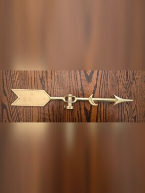 Estate Outdoor Gold Metal Arrow